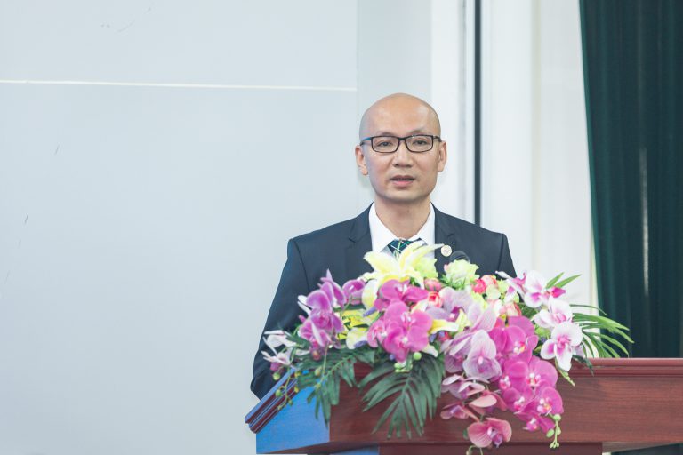 6.Khai-giang-lop-CEO-VJCC-1216-768x512