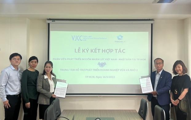 ホーチミン市のベトナム日本人材開発インスティテュート（VJCC-HCMC）は、中小企業開発支援センター2（SMEDEC2）と協力協定を締結しました。
