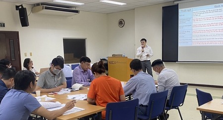 ベトナム日本人材開発インスティチュートホーチミンにて、中小企業開発支援センター2によるリスク管理研修プログラムが開講されました。