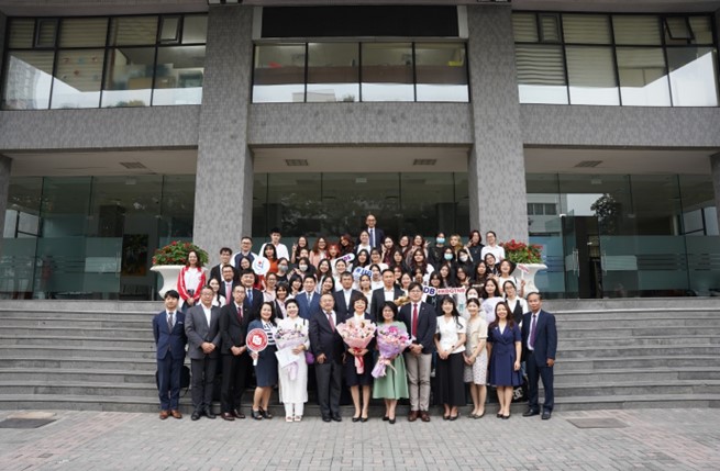 ベトナム日本人材開発インスティチュートは、日本式国際ビジネス学士課程及びデジタルビジネス学士課程の2022-2023年新学期始業式を開催しました