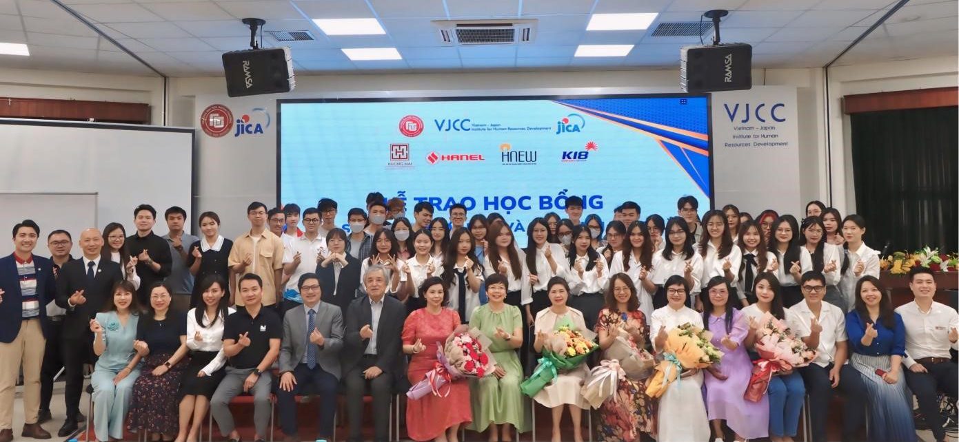 ベトナム日本人材開発インスティチュート（VJCC）日本式国際ビジネス学士課程 (JIB)及びデジタルビジネス学士課程(DB)学生対象の奨学金授与式について